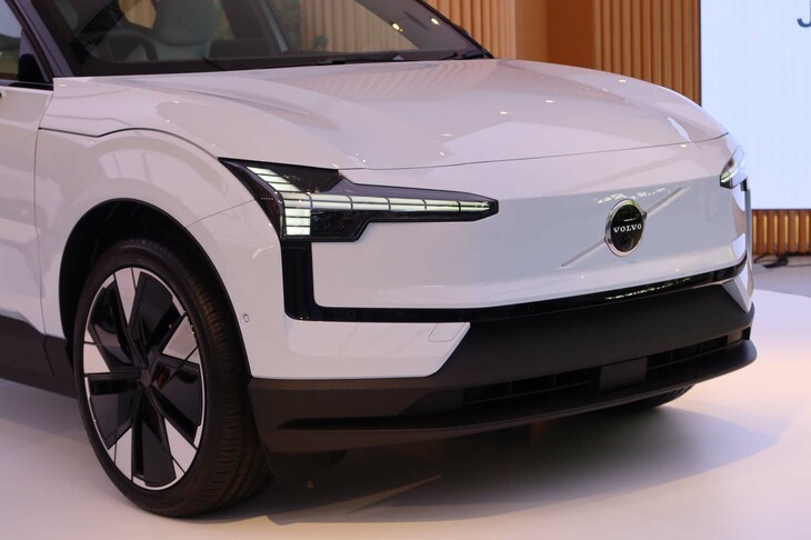 ボルボEX30ウルトラ シングルモーター エクステンデッドレンジ（フロントまわり）