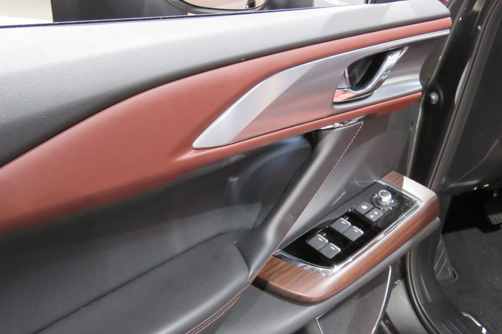 マツダCX-9（ドアパネル）