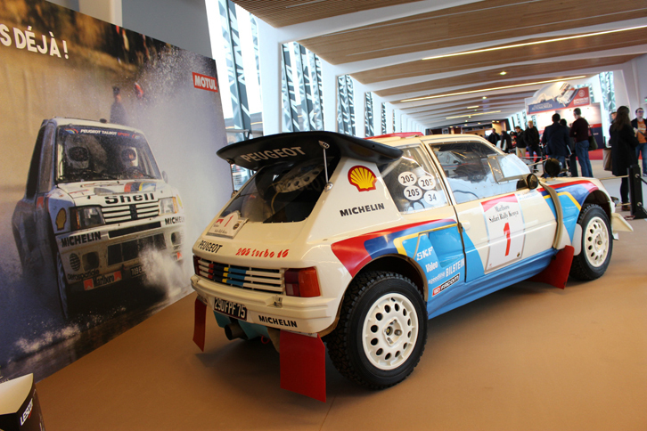 「プジョー205ターボ16 EVO2 サファリ」。1986年のツール・ド・コルスではミシェル・ムートンが駆った。ミドシップされるエンジンの最高出力は560psに達するが、車重はわずか910kg。