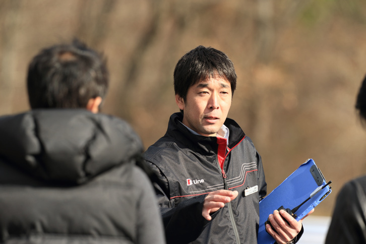 「アウディレースエクスペリエンス」の「トレーニングセッション」について、「2速、60km/h以下でもクルマは滑るし挙動は変わる。まずは低速で練習して、そこからステップアップしていくことが大事」と語る井尻さん。