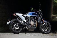 従来モデルはしっとりとした不安感のないハンドリングが特徴だったが、今回の改良でより自然なコーナリング特性を持つモデルとなった。