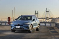 「ボルボXC40」の電気自動車版である「XC40リチャージ」。今回の試乗車は前輪駆動モデルの「プラス シングルモーター」。