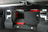 後席のシートバックは40：60分割で前に倒せる。トランク側からもリリースできるようになっている。