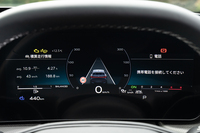 メーター用のスクリーンは11.9インチ。マップ表示機能はアウディが最初に始めたはずだが、新型では省かれてしまった。