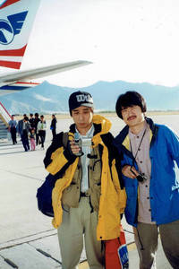 セラ様（左）とは、北朝鮮だけでなく、チベットも共に旅した。