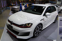 フォルクスワーゲンのブースには、エッティンガーやCOXといったチューナーの車両も展示されていた。