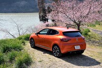 今回の特別仕様車を含め、「ルーテシア」には、写真の「オランジュ バレンシアM」を含む全6色のボディーカラーがラインナップされている。