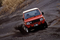 初代「パジェロ」は1982年5月に登場。キャンバストップ（写真）とメタルトップという2つのボディータイプで発売された。