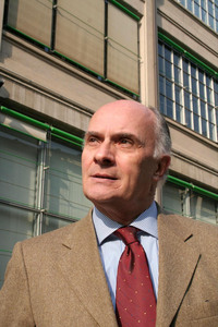 かつて筆者がトリノにあるフィアットの旧リンゴット工場ビル前で撮影したベッペさん。確かにエキストラにはもってこいの風格である。