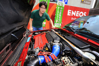 機関のチェックはアイドリングにおける目視のみで、車両を走らせることはない。ただし見方は極めて綿密。