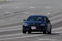 波状路を含む直線路で、電動油圧式フルアクティブサスペンションを装備した「BMW 5シリーズ」に試乗。油圧制御による乗り心地の変化や、調整域の幅広さが体感できた。自動運転との組み合わせを視野に入れ、フラットでくつろげる「リビングルームのような移動空間の提供」を目標に開発が進められている。