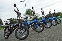 会場に並べられた「e-PO」のプロトタイプ。ナンバーが取得できたことから、2024年6月より静岡・浜松を中心に実証実験を開始。このたび、晴れてメディア向けの試乗会が催された。