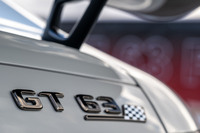 車名に「PRO」のエンブレムは備わらず、「GT63」の横にチェッカードフラッグが添えられる。