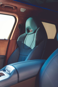 BMWが新型車「XM」を発表　最高出力653PSのハイパフォーマンスPHEVの画像