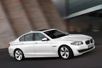 BMWがリコールの対象としているのは2012年から2017年に製造された「5シリーズ」と「7シリーズ」の一部のディーゼル車。報道によると、BMWは「手違いによって誤ったソフトウエアが搭載されたもので、意図的なものではない」としているという。