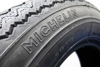 当然のことながら、トレッドパターンやサイドウオールは当時のデザインを踏襲。クラシカルな「MICHELIN」のロゴも当時のままだ。