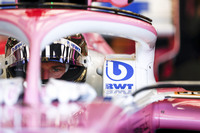 今季好調のレーシングポイントに緊急事態発生。イギリスGPの前日になってセルジオ・ペレスのウイルス感染が発覚し、急きょピンチヒッターを探す必要に迫られた。白羽の矢が立ったのは、昨季末でF1を引退したニコ・ヒュルケンベルグ（写真）。32歳のドイツ人ドライバーにとっても急転直下のカムバックとなったが、ほぼぶっつけ本番でマシンに乗り込み予選13位と健闘。レースに期待をかけたが、スタート前にエンジンが不調で始動できず出走ならず。チームメイトのストロールは、気温が高かった初日こそフリー走行でトップタイムを記録するも、涼しくなった土曜日の予選では苦しみ、なんとかQ3に進出しての6番手。レースではルノーやアルファタウリに先を越され9位だった。（Photo=Racing Point）