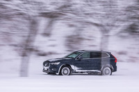 「XC60リチャージプラグインハイブリッドT8 AWDインスクリプション」には、エアサスペンションが標準装備されている。選択した走行モードに合わせて、車高が自動的に変化する。