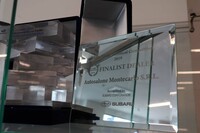 リッカルドさんが、2019年に神戸で開催された「スバルサービス技術コンクール世界大会」のファイナリストとなったときの記念盾。