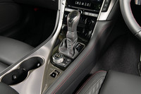 トランスミッションはトルコン式7段AT。ギア比は他のターボ車やハイブリッド車と同じだが、最終減速比は3.133と、より加速重視の設定となっている。