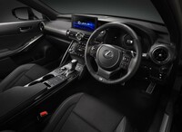 インテリアもブラック基調のカラーでコーディネートされている。