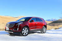 今回は高速道路、ワインディングロード、雪道と、さまざまなシチュエーションで「XT5クロスオーバー」に試乗。走りの実力を確かめた。
