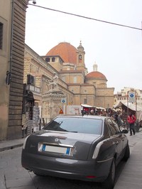 「ランチア・テージス」。2013年にフィレンツェで撮影。