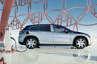 メルセデス・マイバッハ初の電気自動車「マイバッハEQS680 SUV」発売の画像