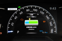 給電中のバッテリー状態はメーター内のインフォメーションディスプレイで確認可能。満タン・満充電の状態なら、1500Wの電力を約3日間供給できる。