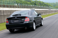 【スペック】
	B42.0GT spec.B（5MT）：全長×全幅×全高＝4635×1730×1435mm/ホイールベース＝2670mm/車重＝1430kg/駆動方式＝4WD/2リッター水平対向4 DOHC16バルブターボ・インタークーラー付き（280ps/6400rpm、35.0kgm/2400rpm）/車両本体価格＝288.0万円
	 