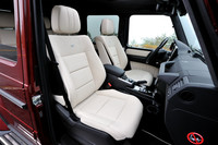 “革づくし”のインテリア。上質なナッパレザーを使用したdesignoレザーシートが標準装備。ダッシュボードもレザー張り。