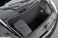 エンジンをミドに搭載する「ランボルギーニ・ガヤルド」。キャビンから前方のスペースは、ラゲッジルームにあてられる。