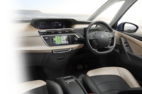 「グランドC4ピカソ」のインパネまわり。
    