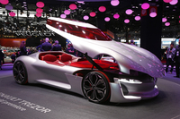 注目のニューモデルが並んだパリモーターショー。一方、「欧州自動車界の、近未来への流れの変化も見られた」とは、現地リポーターのコメント。（photo：望月浩彦）