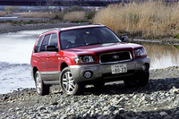 ボディカラーは、専用色のコアレッド・メタリック/カーボングレー・メタリック、ブラックトパーズ／マイカ/カーボングレー・メタリック、ピュアホワイト/カーボングレー・メタリックの3色と、ナチュラルグリーン・マイカ/カーボングレー・メタリックの全4色。