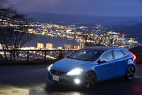 （※クリックすると「ボルボV40 T5 R-DESIGN」やお料理の写真がさらにお楽しみいただけます）
    