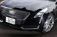 キャデラック久々の、FRベースのフルサイズセダンとして登場した「CT6」。本国には2リッターターボのFRや、3リッターツインターボの4WDなども用意されているが、日本に導入されるのは3.6リッターの4WDのみとなる。