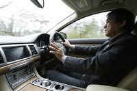 自動車評論家の笹目二朗氏。