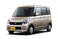 こちらは、やや大人しい顔つきの「ルークスE」。