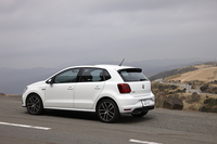 2014年8月に大幅な改良を受けた「フォルクスワーゲン・ポロ」。高性能モデルの「GTI」は、ほかのグレードより遅れて2015年2月に発売された。
    