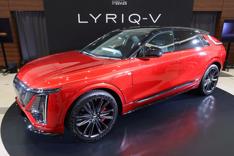 キャデラック初の電気自動車「キャデラック・リリック」をベースに開発された高性能バージョン「キャデラッ...