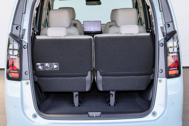 ホンダ・フリードe：HEVエアーEX プロトタイプ／フリード クロスター