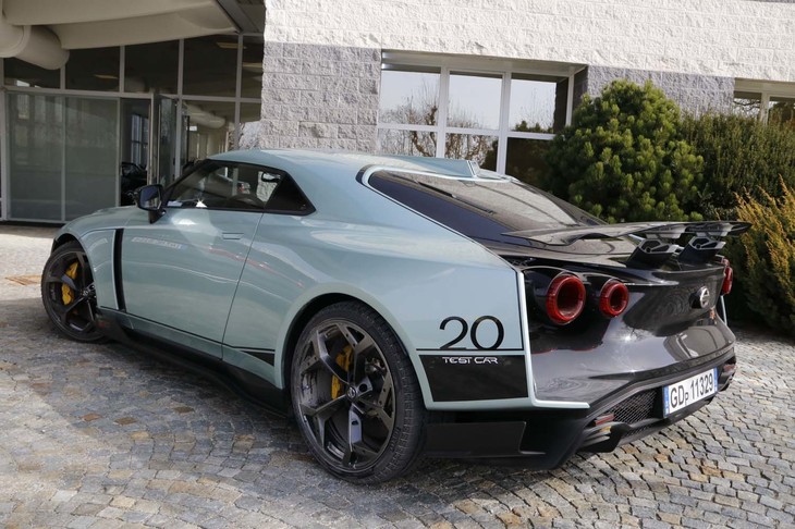 全長×全幅×全高は4784×1992×1316mm。ベースとなった「GT-R NISMO」より94mm長く97mm幅広く、54mm低い。2780mmのホイールベースは変わらず。