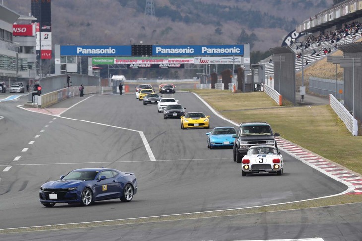 パレードランの様子。「コルベット」や「カマロ」はもちろんのこと、「カプリスワゴン」や「サバーバン」までが一緒に走行。