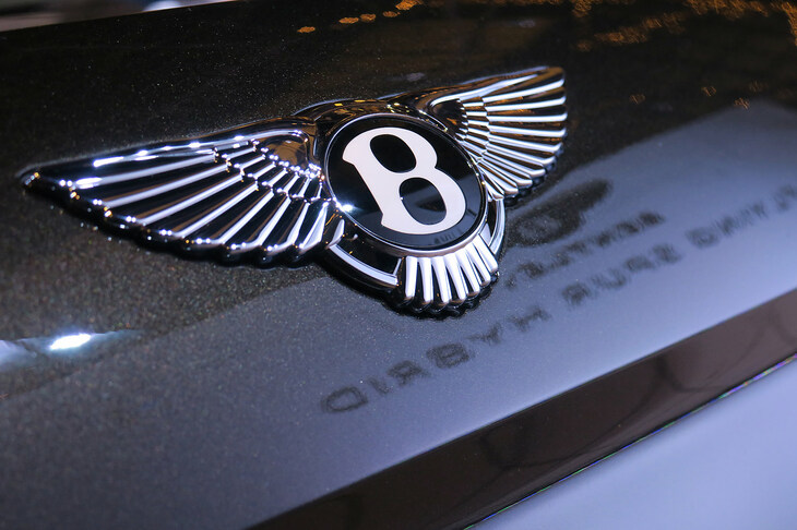 ベントレー・フライングスパー ハイブリッド（リアエンブレム）