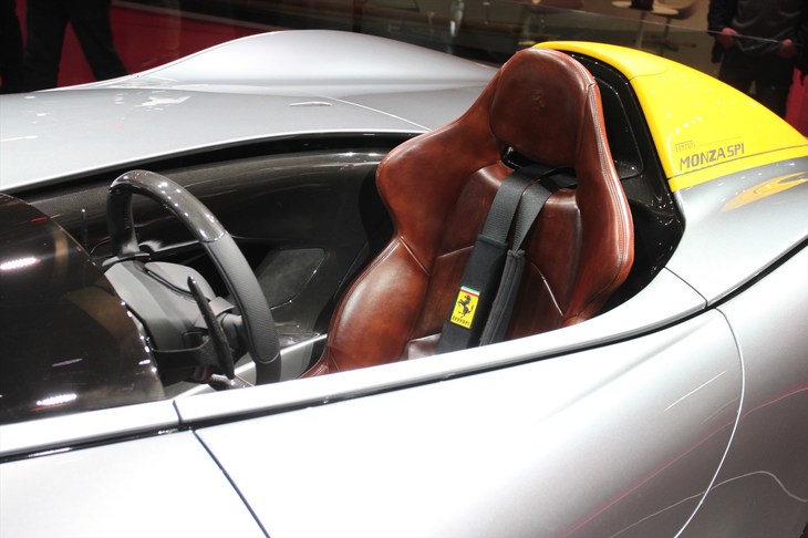 フェラーリ・モンツァSP1（フロントシート）