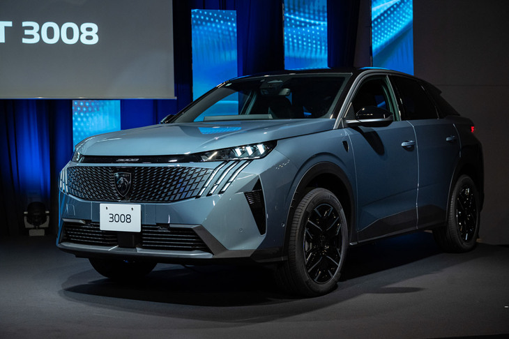 プジョー3008（フロントビュー）
