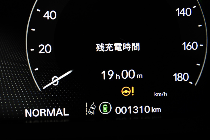 ホンダCR-V e：FCEV（フル液晶メーター＜残充電時間表示＞）