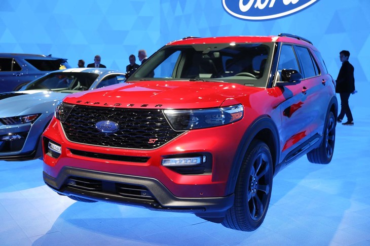 フォードが発表したSUV「エクスプローラー」の2020年モデルでは、これまでのFFベースからFRベースに回帰。新たなプラットフォームも開発したという。トップモデルには400psの3リッターV6ターボを搭載する「ST」をラインナップしている。