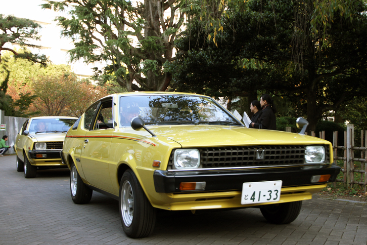 こちらは同色の後期型が2台並んだ「三菱ランサー セレステ」。